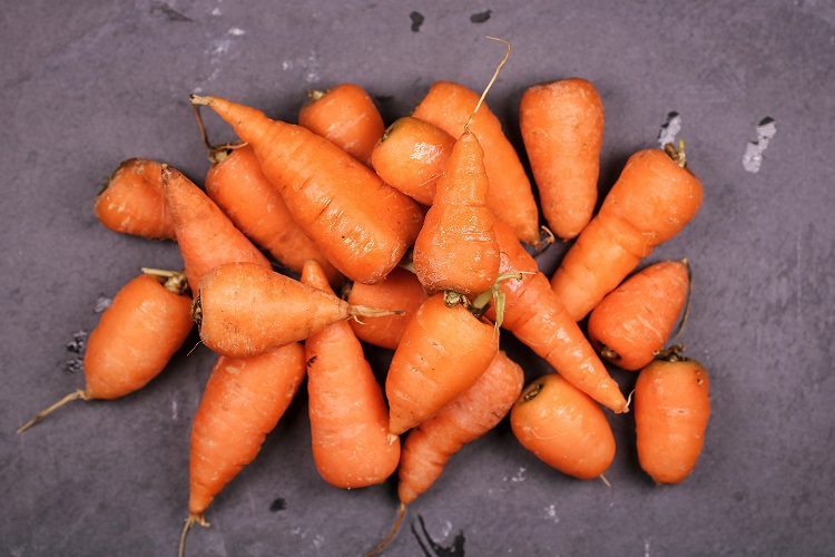 What are the Nutrition facts about Carrots ?
